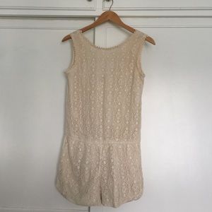 Crème crochet romper